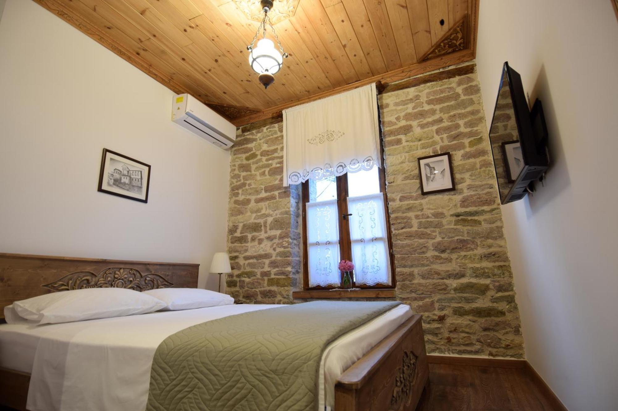 Hotel 4